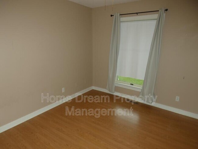 Building Photo - 10451 Edgehill Ln