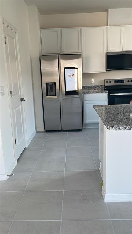 Building Photo - 37411 Roanoke River Wy