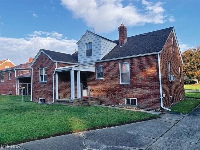 Primary Photo - 2249 Ridgelawn Ave