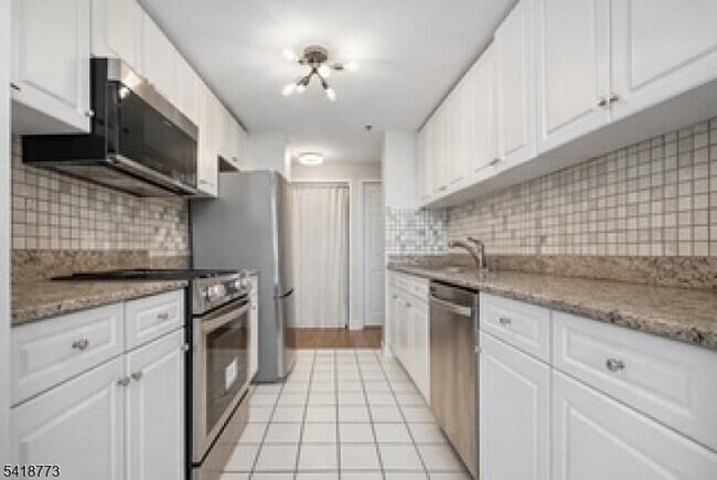 Building Photo - 100 Old Palisade Rd