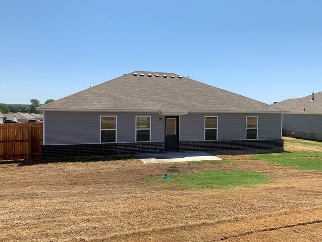 Building Photo - This well-designed 4-bedroom home has a split floor plan that gives the feeling of space.