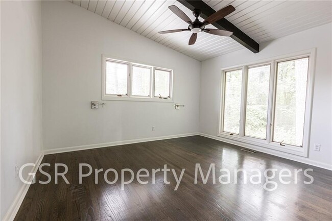 Building Photo - 2026 N Akin Dr NE