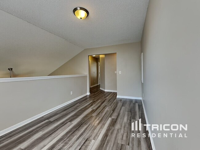 Building Photo - 10435 Wilson Glen Dr