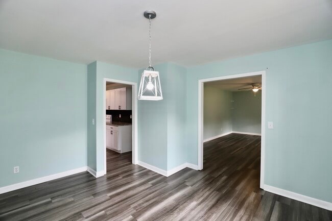Building Photo - 807 N Guignard Dr