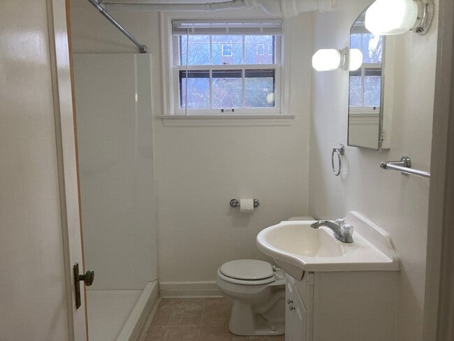 Building Photo - 365-365 N 8th St