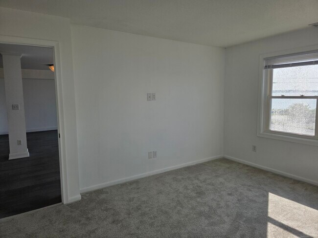 Building Photo - 215 Beach St