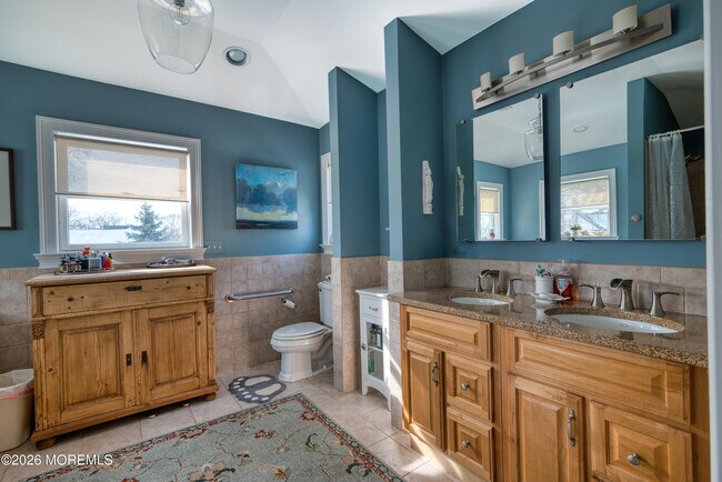 Building Photo - 1210 3rd Ave