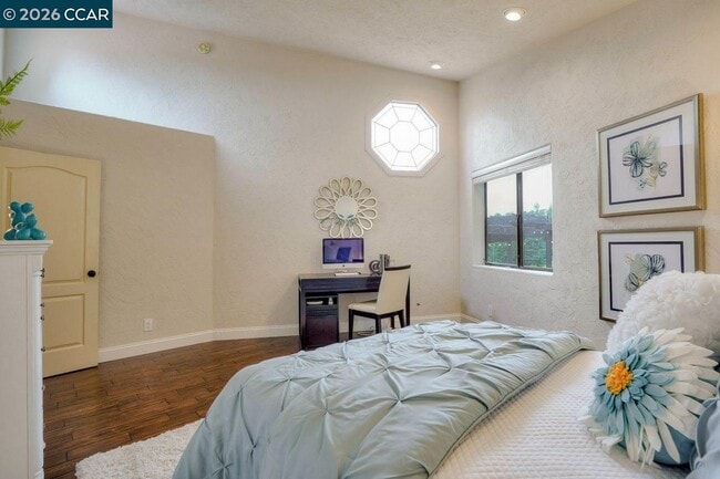 Building Photo - 44 Pulido Ct