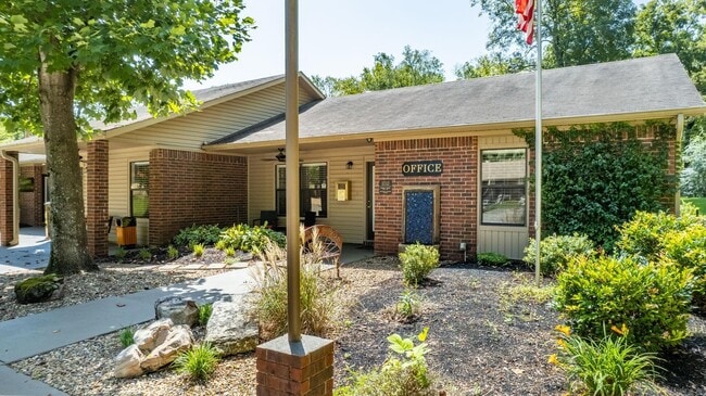 Building Photo - 151 Summerwood Dr