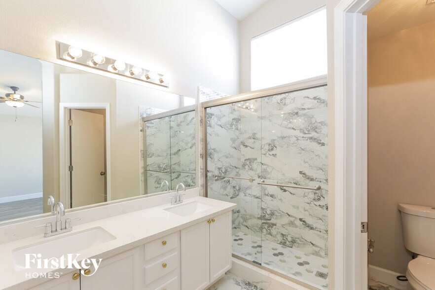 Building Photo - 8630 W Shaw Butte Dr