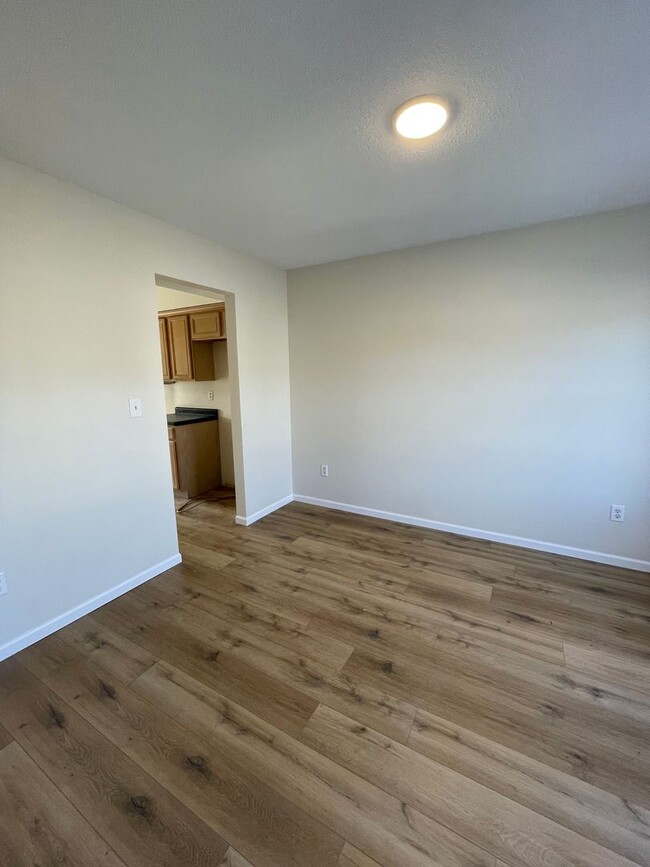 Building Photo - 4 bed 2.5 bath home in quiet Seven Oaks Su...