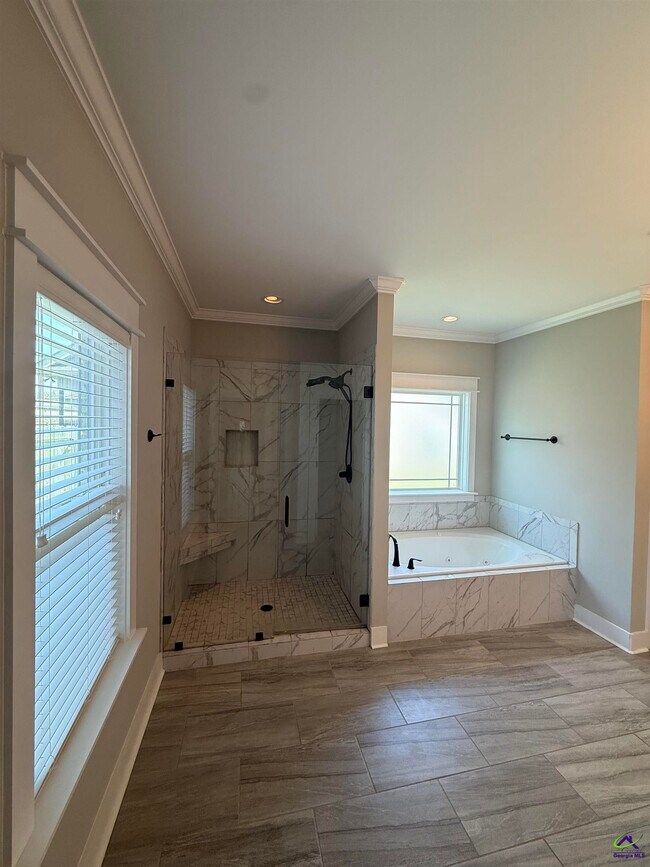 Building Photo - 221 Perth Ct