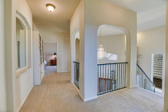 Building Photo - 4545 Golf Vista Dr