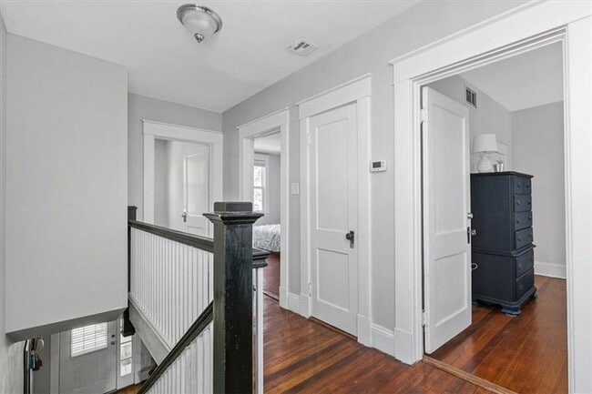 Building Photo - Quintessential Northside House