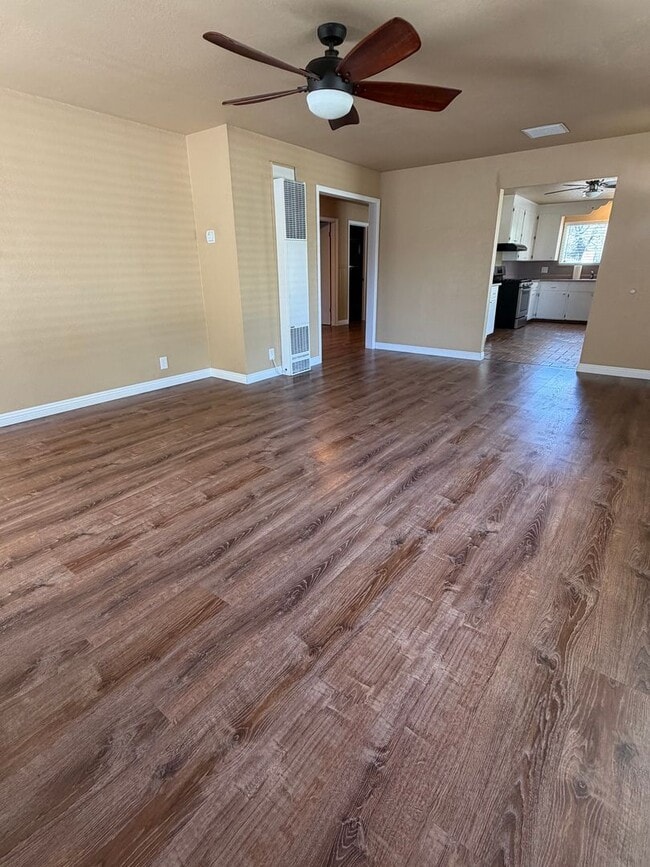 Building Photo - 3 bedroom home in Shasta Lake City