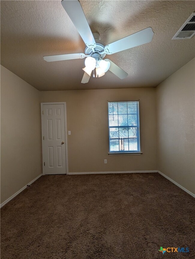 Building Photo - 1013 Misty Acres Dr