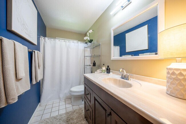 Building Photo - Charming Home in Valley View Gardens