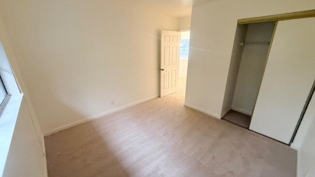 Building Photo - 1013 Woodside Rd