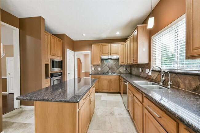 Building Photo - 2427 Shelby Park Dr