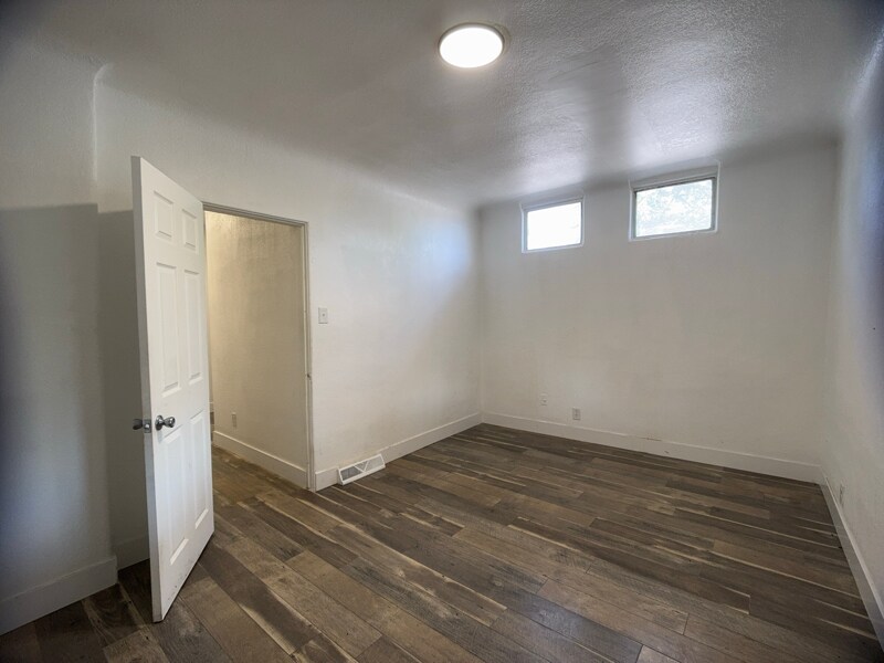 Building Photo - 4950 Milwaukee St