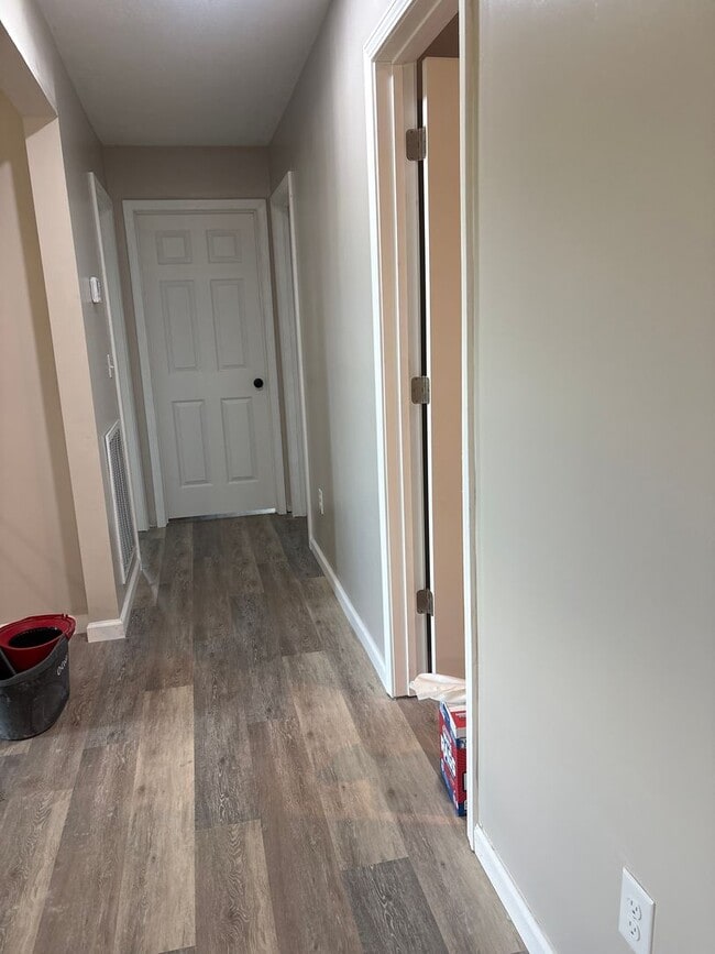 Building Photo - 3 Bedroom 2 Bath 1 Car Garage