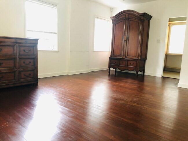 Building Photo - 160 NW 101st St