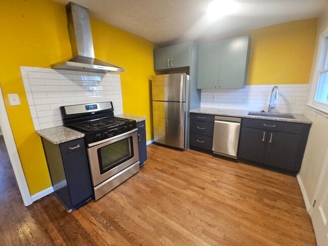 Building Photo - Mid Century For Lease/Walk to Downtown Smyrna