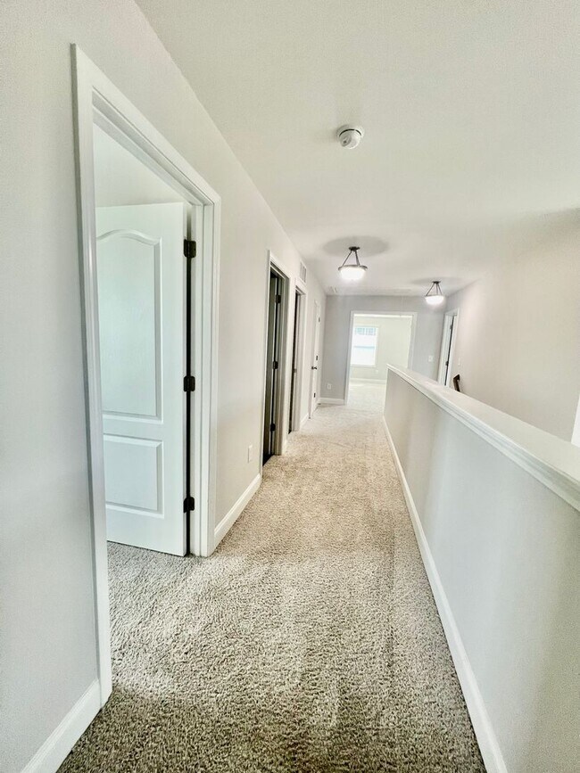 Building Photo - Stunning 4BR 3BA Home in Colfax