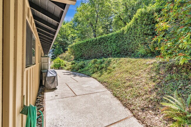 Building Photo - 24 El Rey Rd
