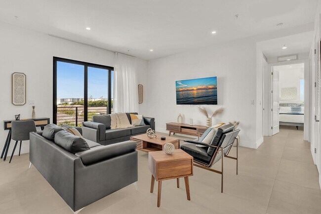 Building Photo - 2100 Miami Rd