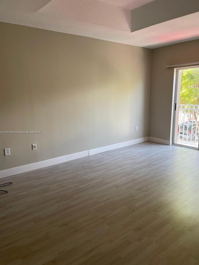 Building Photo - 5641 NW 112th Ct