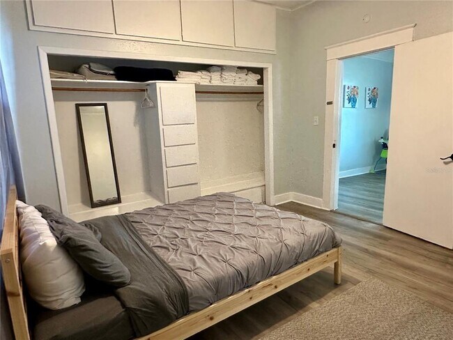 Building Photo - 1504 E 33rd Ave