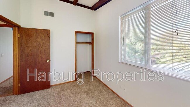 Building Photo - 454 Arapahoe Ave