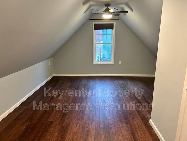 Building Photo - 107 Oakstone Run