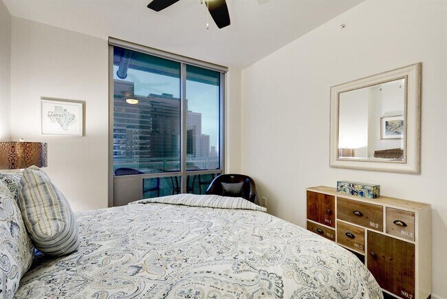 Building Photo - 222 West Ave