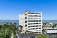 Building Photo - TURNKEY FURNISHED WATERFRONT RENTAL – Live the Island Life on Siesta Key