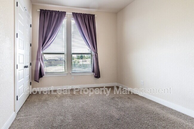 Building Photo - 908 Sussex Cove