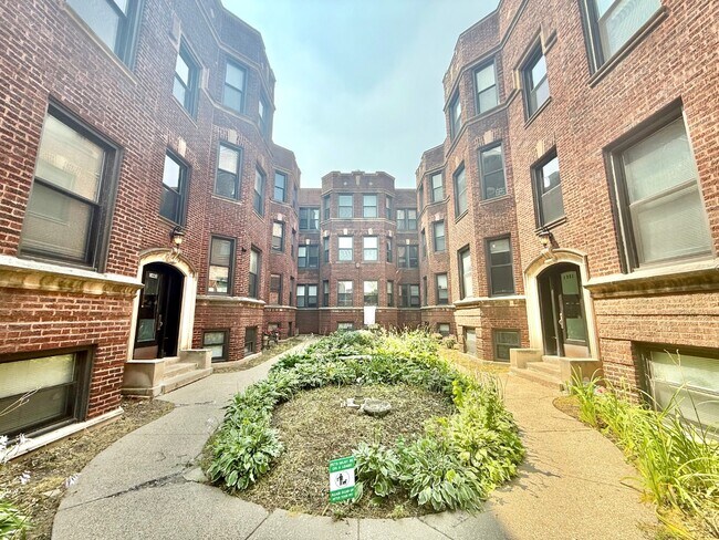Building Photo - Beautiful 1 Bed 1Bath in the Andersonville area