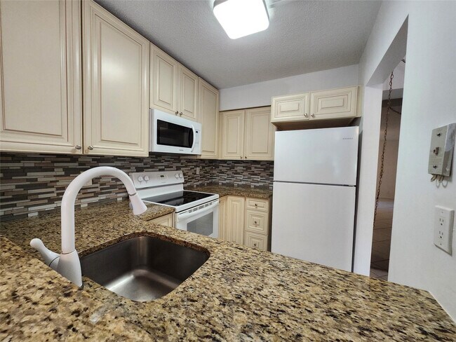 Building Photo - 501 SE 8th St