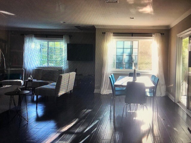 Living room and dining area - 7307 Anatola Ave