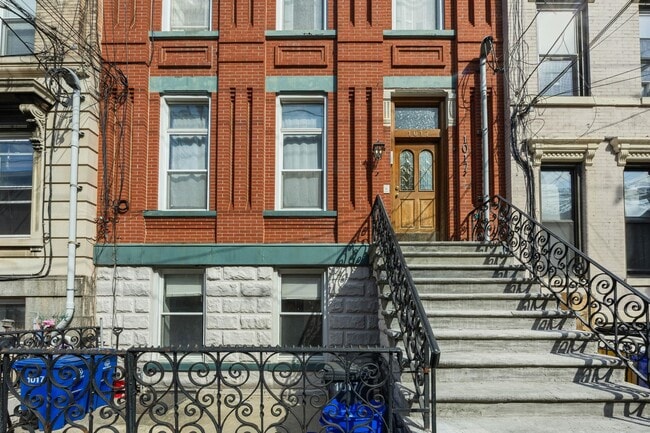 Building Photo - 1017 Park Ave