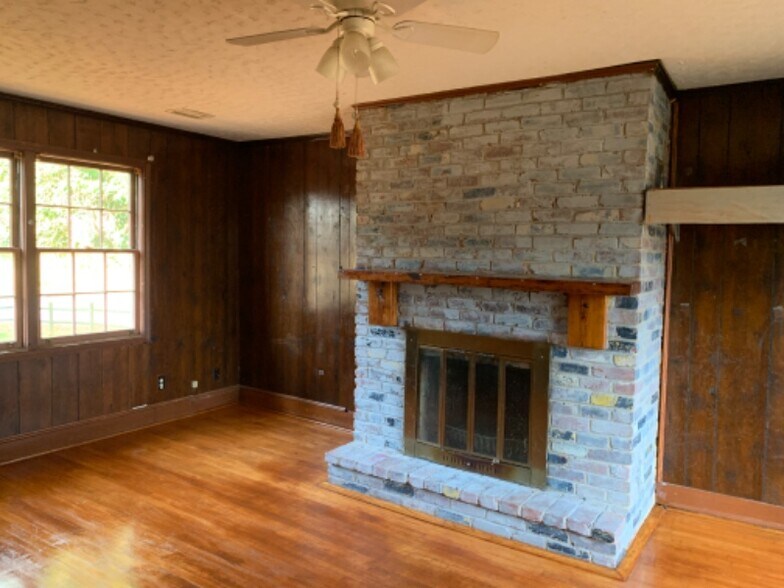 Building Photo - 14201 Harrowgate Rd