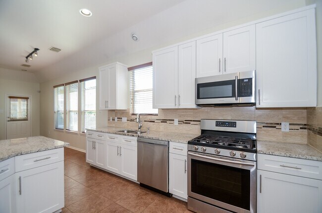 Building Photo - 12918 Hawthorne Shores Dr