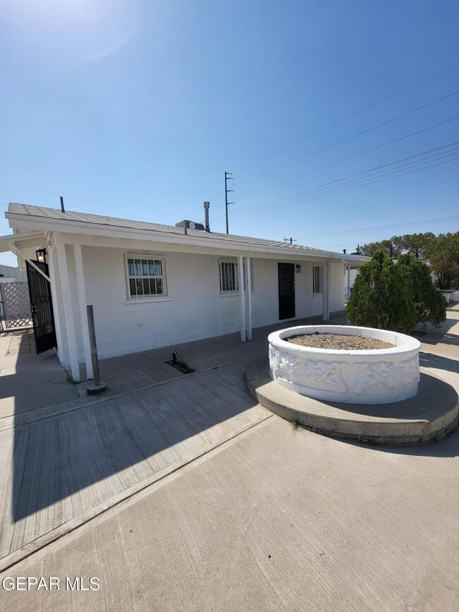 Building Photo - 1102 Cuba Dr