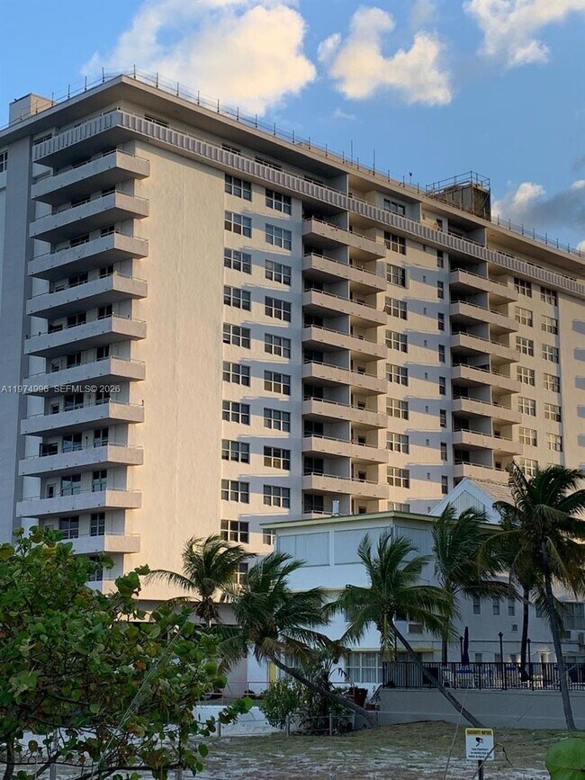 Building Photo - 9225 Collins Ave