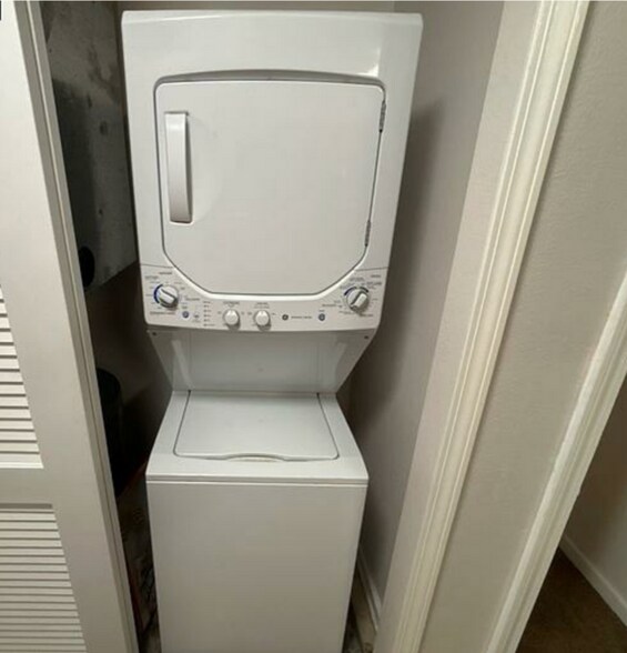 Building Photo - 575 Oakleaf Plantation Pkwy