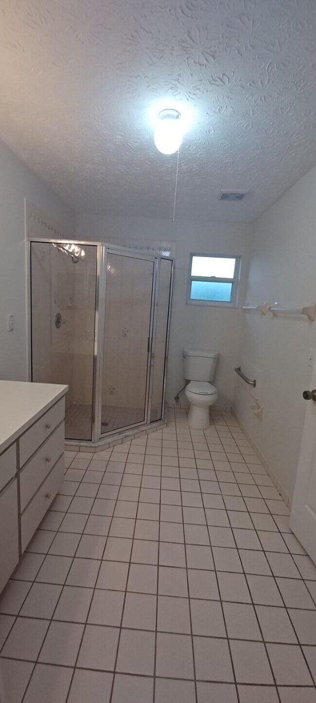 Building Photo - 150 NW Byron St