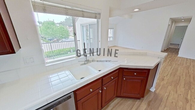 Building Photo - 2Bd 1Ba Condo in Newport Beach