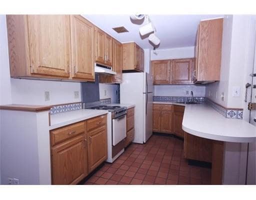 Building Photo - 281 Beacon St