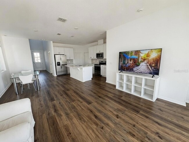 Building Photo - 2345 Treasure Hill St